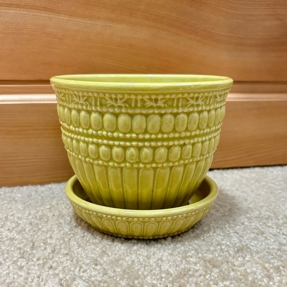 McCoy Pottery Vintage 1950's Beaded Banded Chartreuse Yellow Planter Pot Saucer - Picture 1 of 9